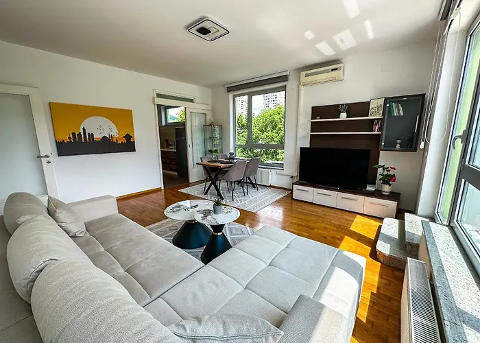 22 With Garage شقة *