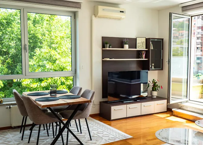 22 With Garage شقة *